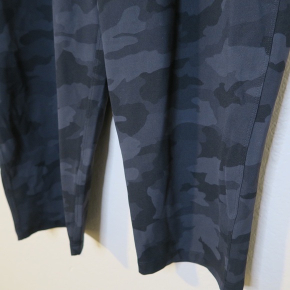 Lululemon‎ Stretch High Rise Crop Pants Heritage 365 Camouflage Deep Coal Black - Picture 4 of 9